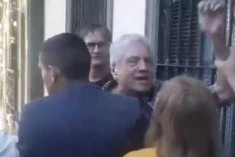 La violencia avanza: un militante libertario golpeó a una mujer jubilada en Quilmes