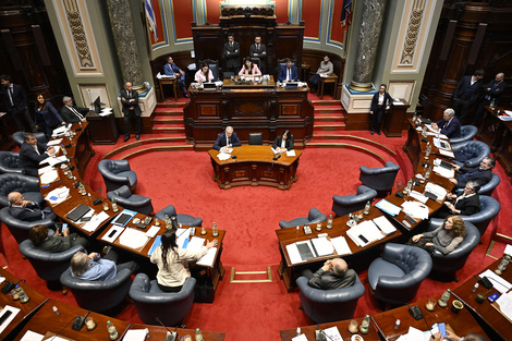 La Cámara de Senadores de Uruguay en pleno debate