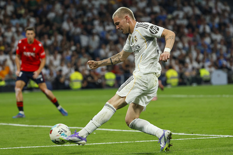 Mastantuono con la camiseta del Real Madrid