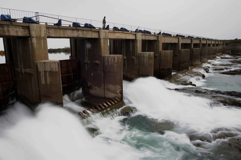 Hidroeléctricas: ¿qué hay detrás de la renovación de las concesiones a 30 años?