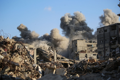 El Ejército israelí reanudó el alto el fuego tras bombardear Gaza