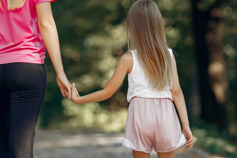 Las mujeres que crían solas a sus hijes