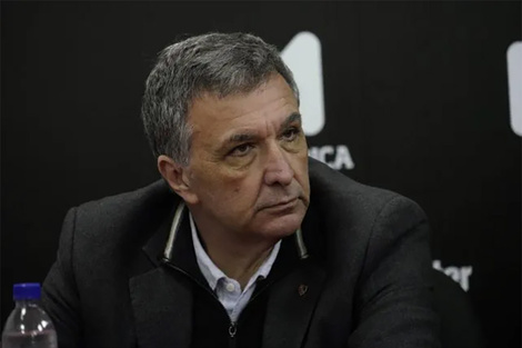 Astore tuvo que llevar al club al descalabro para convocar a la oposición.  (Fuente: Fotobaires)