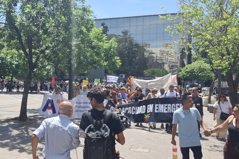 Sin escenario ni acto formal, el formato buscará mostrar “cercanía” con la militancia