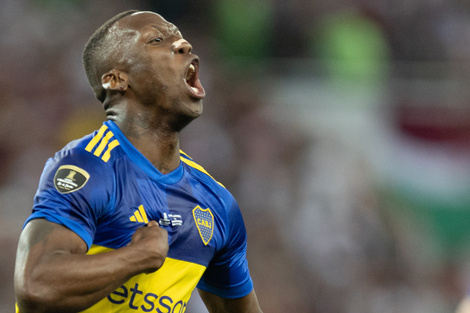 Luis Advíncula, jugador de Boca, según la denuncia, circulaba de contramano en una ruta de Canning. 