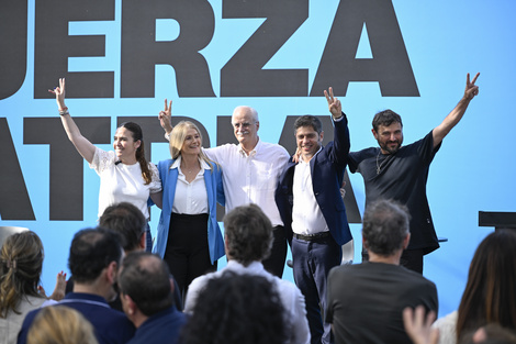 Kicillof y Magario con los candidatos de Fuerza Patria en San Martín.  (Fuente: Prensa)
