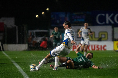 Se retoma el partido suspendido por lluvia. (Fuente: Gentileza)