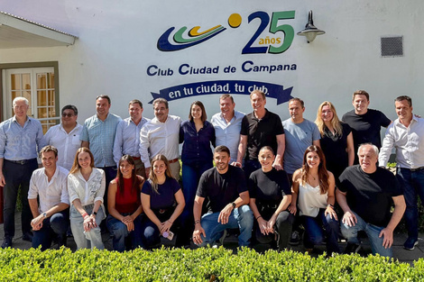 Santilli junto a los dirigentes del PRO en Campana.