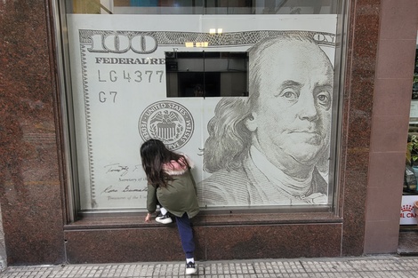 Si bien hay menos demanda de cobertura, sigue la presión por dolarizar activos 