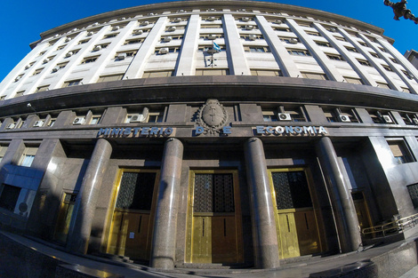 Ministerio de Economía. Solo renovó el 57% del vencimiento 