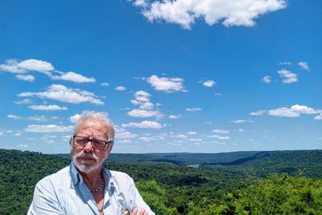 Poesía: “Pequeño milagro que yace imperceptible en todo lo que vemos”