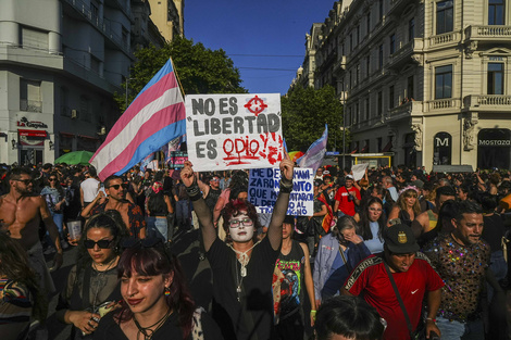 Una multitud diversa contra el odio y la violencia