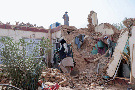 Afganistán: 27 muertos y 956 heridos por un terremoto