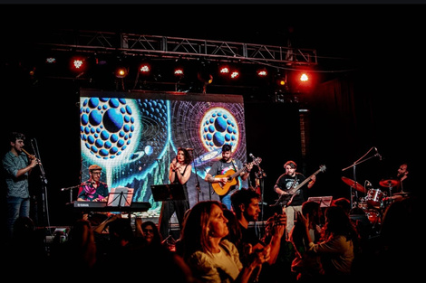 Oropel actuará el viernes, a las 20, en el Teatro Lavardén.