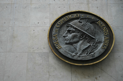 El furor de las últimas dos semanas en la bolsa porteña fue impactante. (Fuente: AFP)