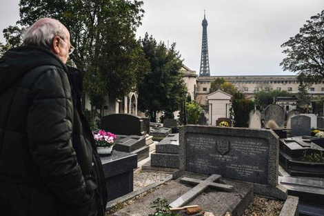 Los cementerios parisinos reciben visitas de todo el mundo