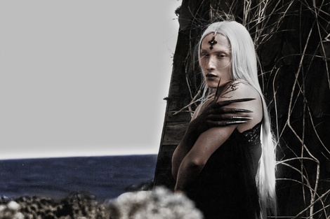 Aunque su música actual reposa en el folklore, ella también le incorpora sus gustos por el electropop o el trip hop