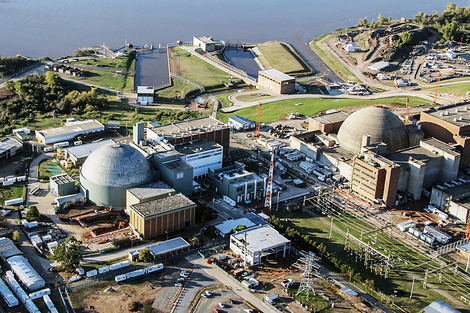 El Complejo Energético Atucha está emplazado sobre el río Paraná y empezó su producción en 1974. (Fuente: Archivo)