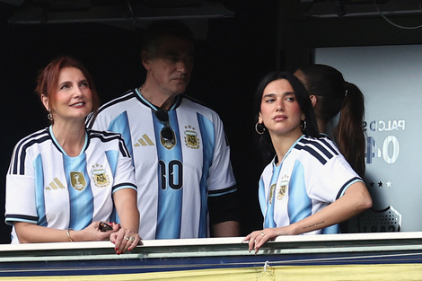 Dua Lipa presenció el Superclásico (Fuente: AFP)