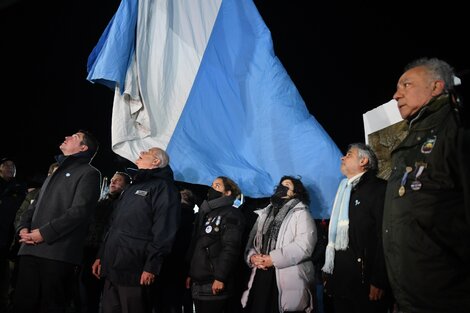 "Vigilia por Malvinas": una multitud homenajeó a los excombatientes en la ciudad de Río Grande