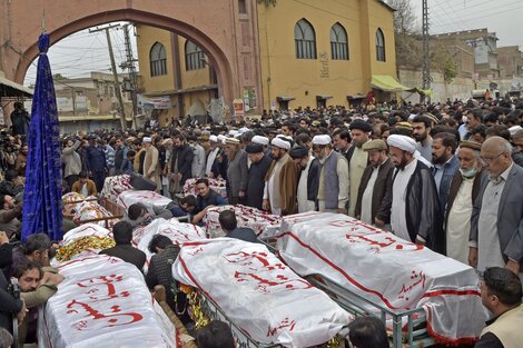 Ascienden a 62 la cifra de muertos por el atentado contra una mezquita en Pakistán