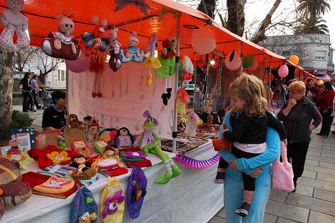 Feriantes, artesanos y manualistas reclaman la reapertura de las ferias porteñas