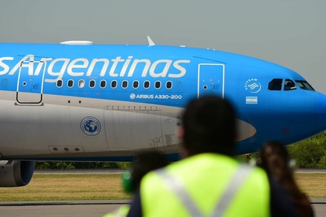 Llegaron 300 mil dosis de Sputnik V en el décimo vuelo de Aerolíneas Argentinas