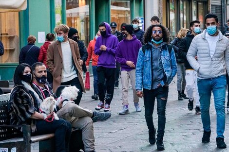 Viajes, boliches y sin barbijo al aire libre: las medidas sanitarias que rigen desde este viernes