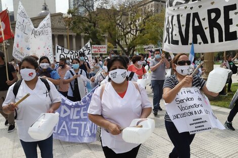 Protesta de enfermeros frente a la sede de gobierno porteño