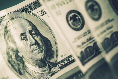 El dólar blue llegó a los $200 y superó el récord histórico