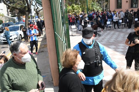 Una mujer falleció mientras esperaba para votar en el barrio de Congreso