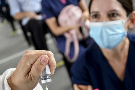 Comienza la campaña de vacunación a docentes de todo el país