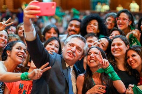 Alberto Fernández promulgará hoy la ley de aborto legal en un acto en el Museo del Bicentenario