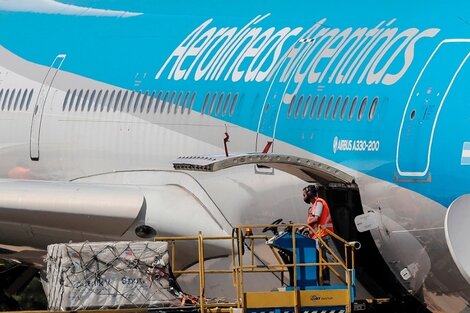 Parte un vuelo a China a buscar más dosis de la vacuna Sinopharm contra el coronavirus