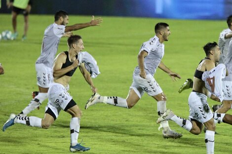 Platense volvió a Primera después de 22 años