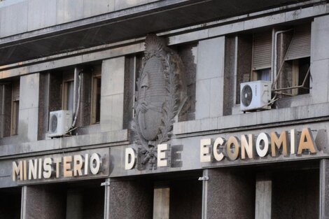 Paran los trabajadores precarizados de un sector del ministerio de Economía