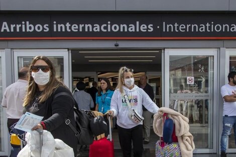 El gobierno oficializó la ampliación del cupo de ingreso diario al país para argentinos residentes