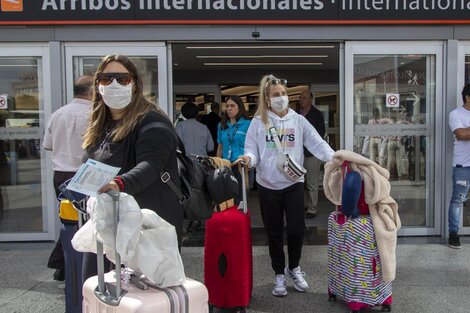 Estudian permitir el ingreso de extranjeros que estén vacunados con dos dosis