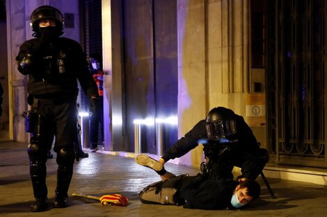 Barcelona vive su sexta noche de protestas por la libertad de Pablo Hasel