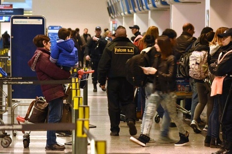 Comenzó el paro de controladores aéreos: "Pedimos no cambiar seguridad por plata"