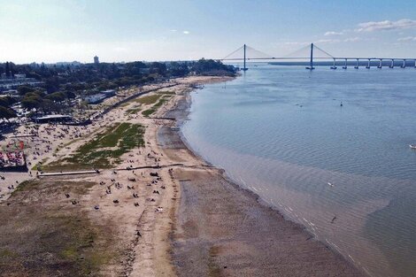 Falta de agua, pérdidas millonarias y cruces ilegales: dramáticos efectos de la bajante del Río Paraná