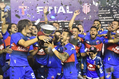 Tigre le ganó a Barracas y volvió a Primera División