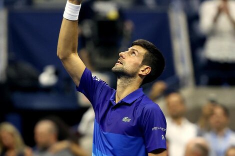 Duro revés para Djokovic: tenía Covid, no se aisló y ahora podría recibir hasta tres años de cárcel