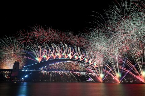 Año Nuevo: con cambio de planes y sin festejos masivos, el mundo recibe al 2022 vestido de blanco