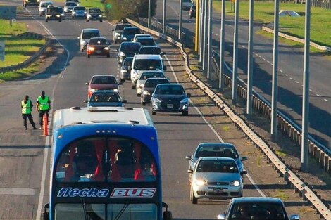 Jorge D'Onofrio: "Quienes viajen en micros de larga distancia, deberán acreditar el esquema de vacunación completo"