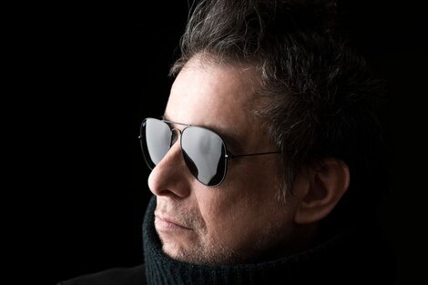 Andrés Calamaro estrenó el video de "Mi bandera" junto a León Gieco, con un homenaje a Diego Maradona