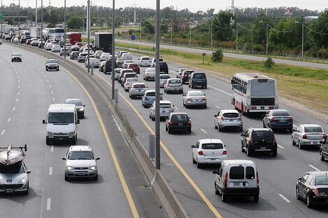 Éxodo turístico con colapso en rutas a la Costa Atlántica, terminales y Aeroparque