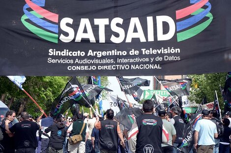 Crisis en PolKa: Los trabajadores protestan en la puerta de canal 13