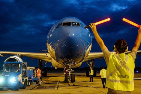 Partió el segundo vuelo de los tres que traerán vacunas Sinopharm