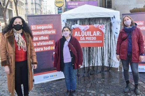 Instalan una "carpa de terror" en la Legislatura para reclamar por el precio de los alquileres